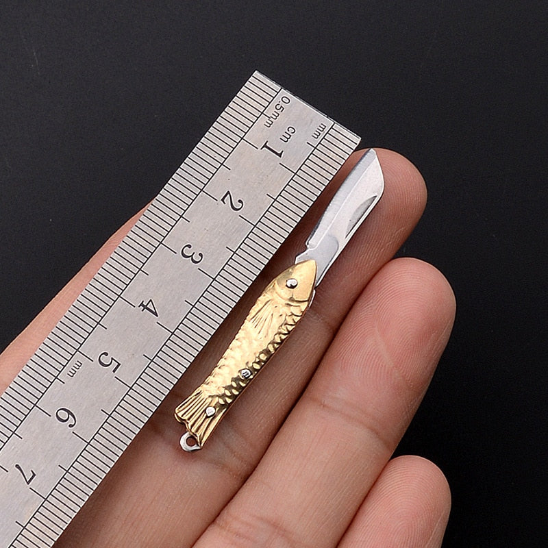 1pc Outdoor EDC Mini Folding Knife Pocket Self-defense Knife Exquisite Brass Knife Keychain Demolition Express Unpacking Knife