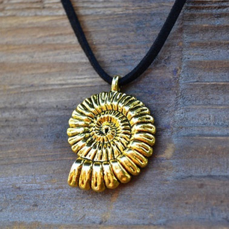 Alloy Retro Gold Color Women Girl Jewelry Shell Snail Conch Pendant Short Chunky Collar Necklace