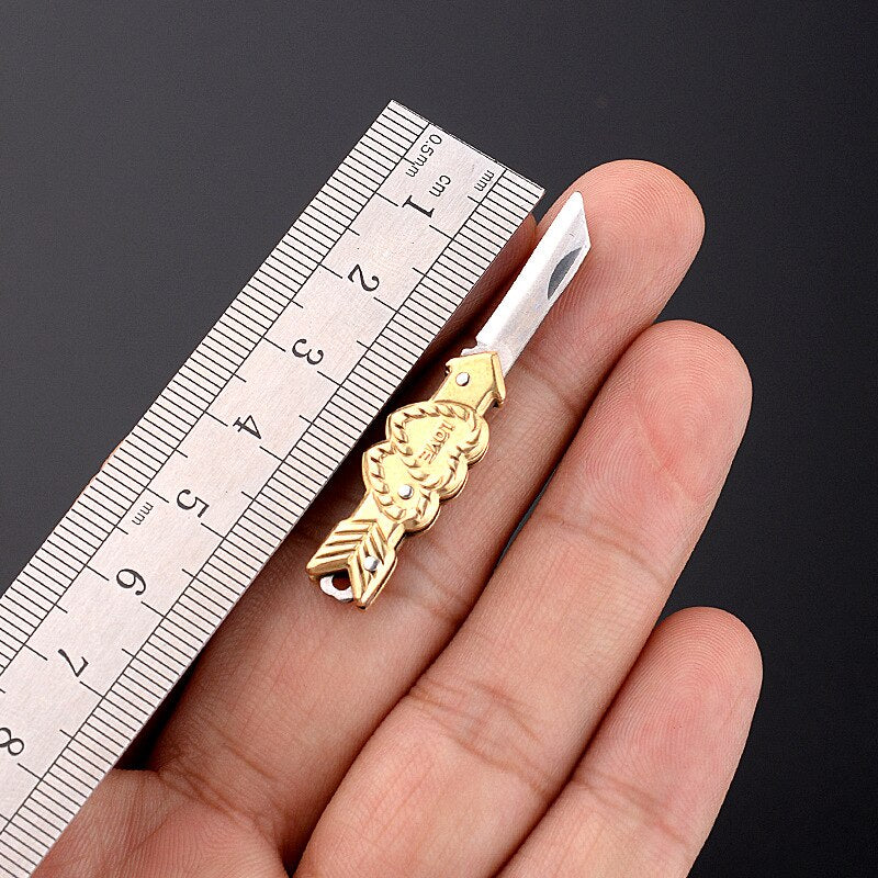 1pc Outdoor EDC Mini Folding Knife Pocket Self-defense Knife Exquisite Brass Knife Keychain Demolition Express Unpacking Knife