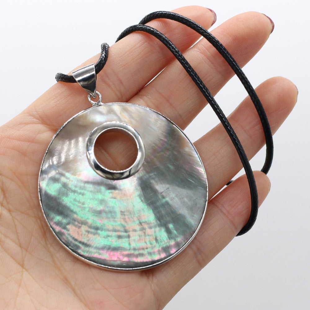 Natural Shell Necklace With Round Pendant Leather Cord 2MM Charms For Elegant Women Love Romantic Gift