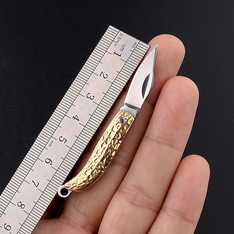 1pc Outdoor EDC Mini Folding Knife Pocket Self-defense Knife Exquisite Brass Knife Keychain Demolition Express Unpacking Knife