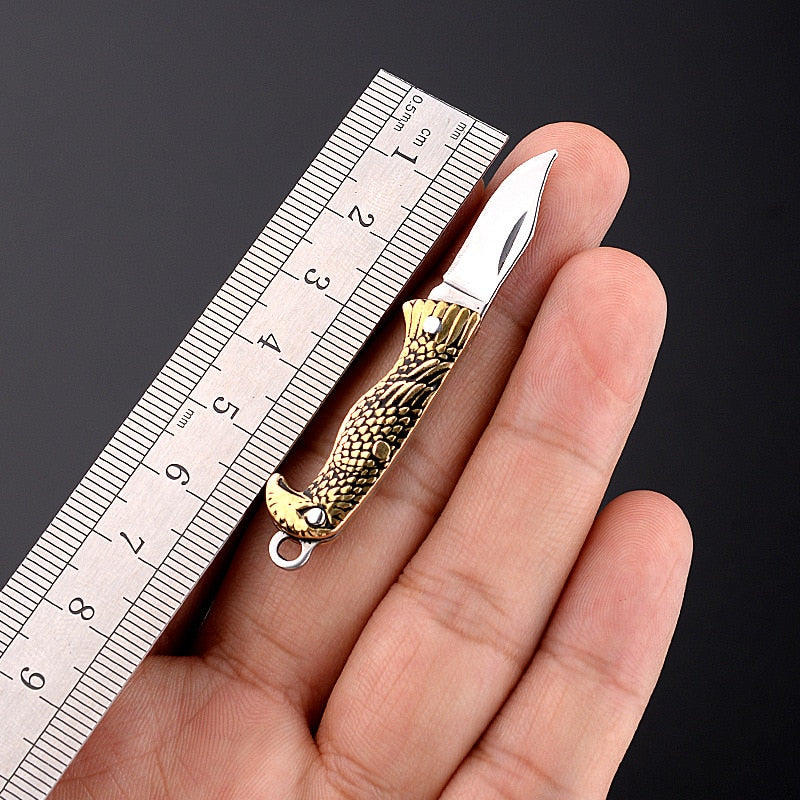 1pc Outdoor EDC Mini Folding Knife Pocket Self-defense Knife Exquisite Brass Knife Keychain Demolition Express Unpacking Knife