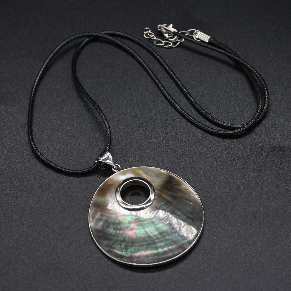 Natural Shell Necklace With Round Pendant Leather Cord 2MM Charms For Elegant Women Love Romantic Gift
