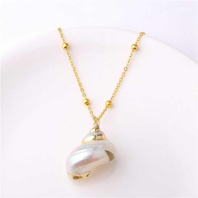Lateefah Boho Conch Shell Necklace Conch Sea shell Necklace Pendant For Women Collier Femme Shell Cowrie Summer Jewelry