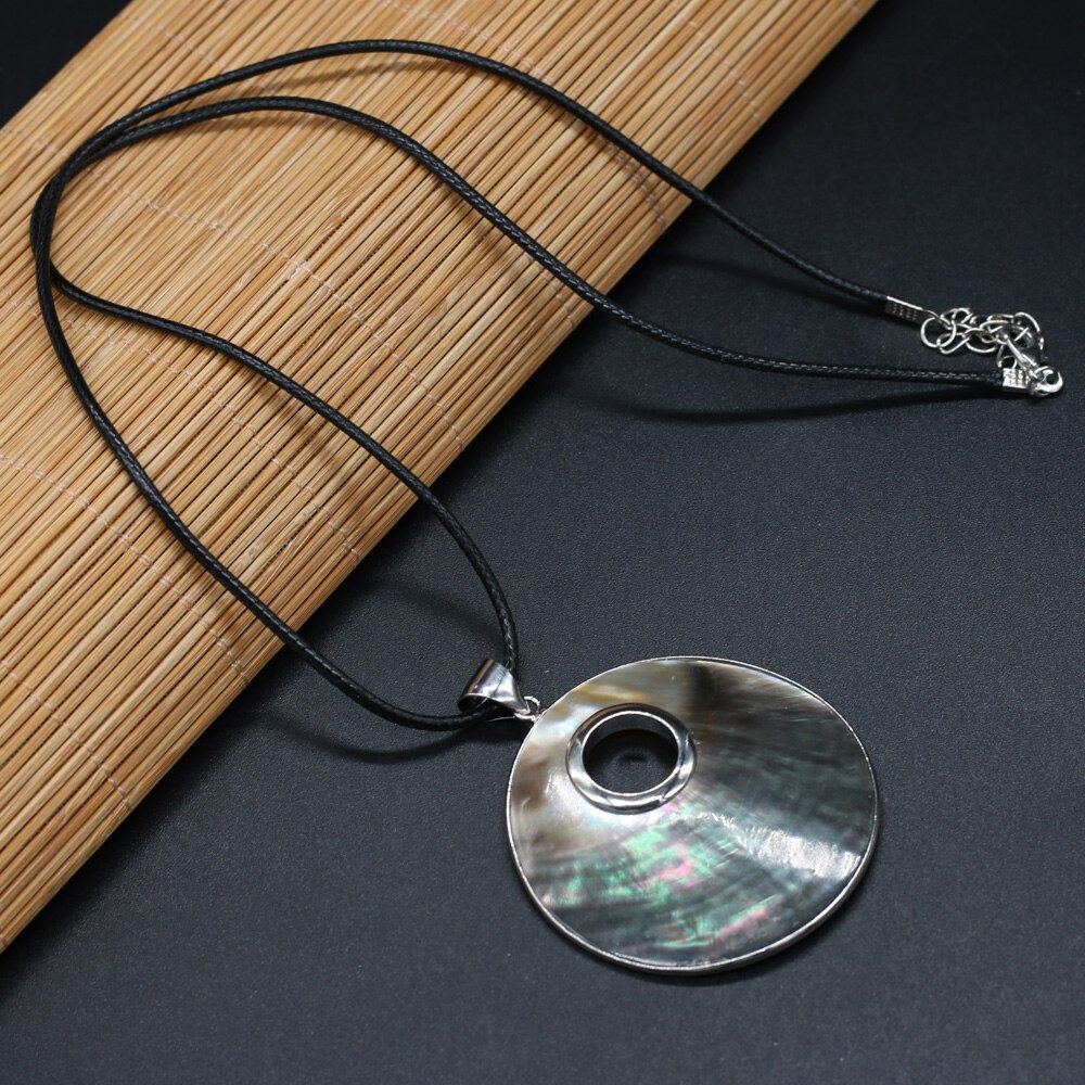 Natural Shell Necklace With Round Pendant Leather Cord 2MM Charms For Elegant Women Love Romantic Gift