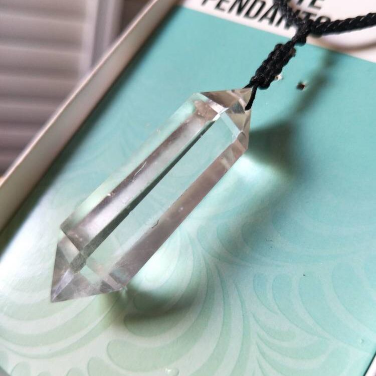 Natural Rainbow Fluorite Necklace Single Point Hexagonal Prism Pendant Striped Crystal Fluorite Necklace Health Energy Stone 1PC