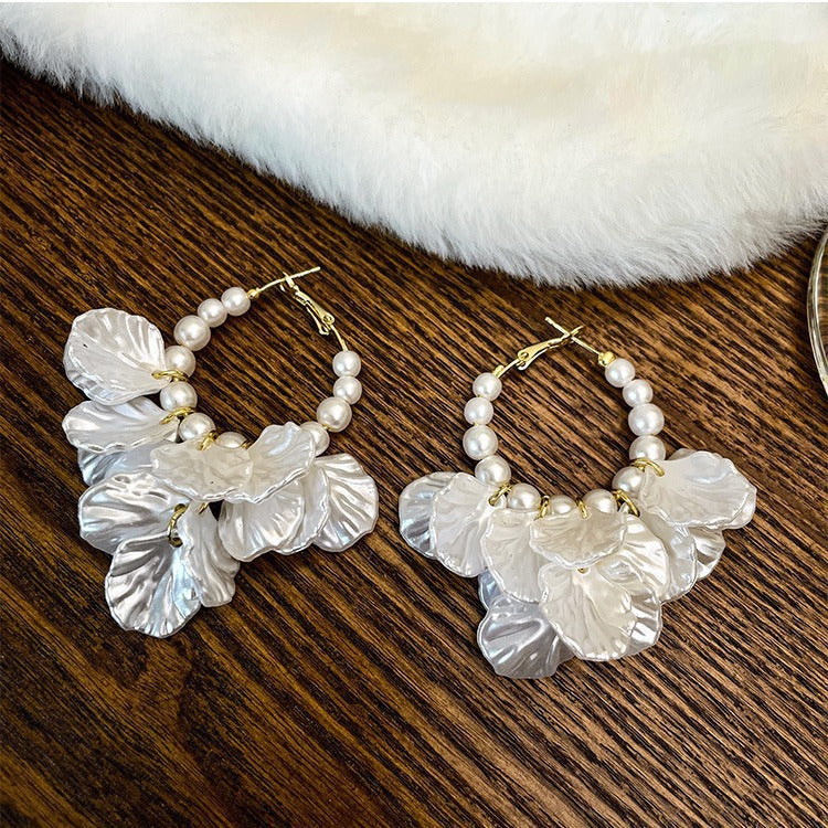 Glossy Shell Flower and Pearl Pendant Boho Earrings