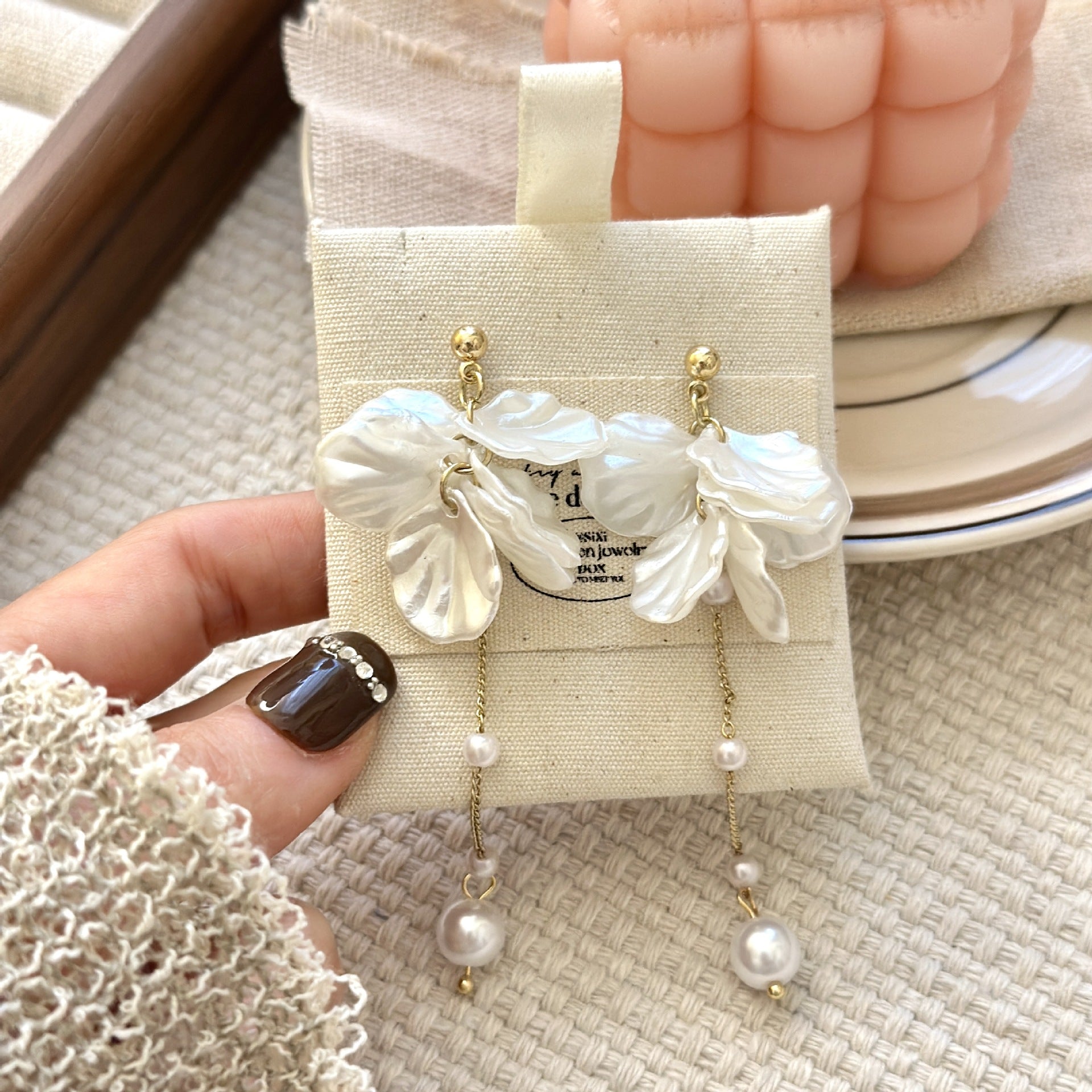 Glossy Shell Flower and Pearl Pendant Boho Earrings