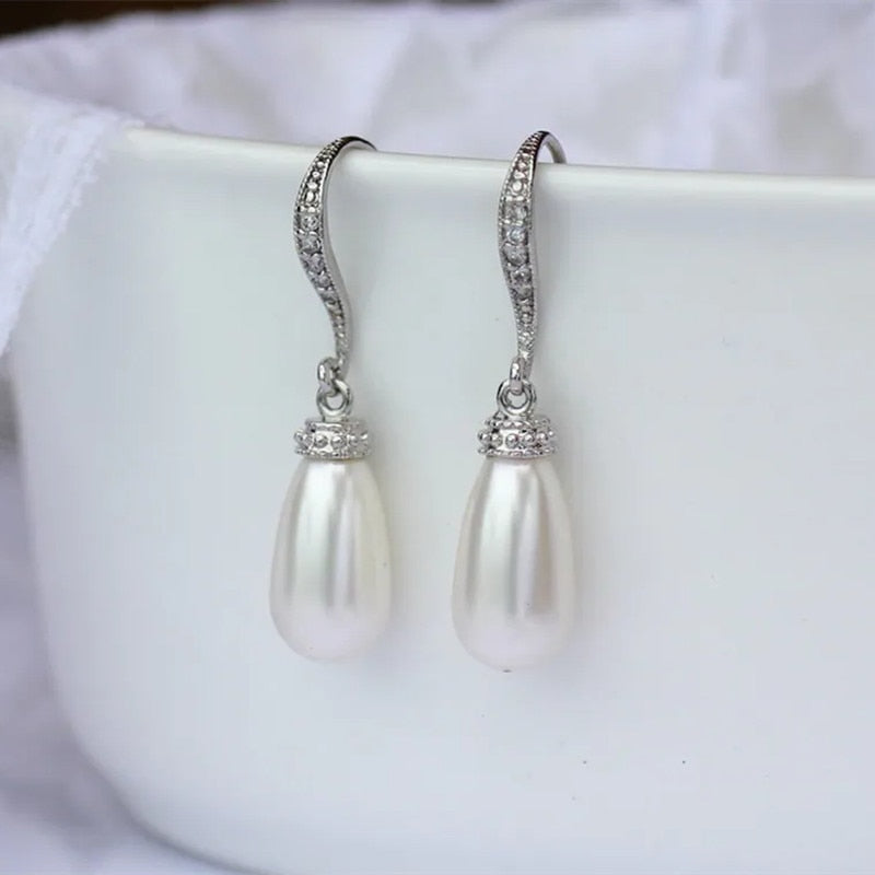 Exquisite Fashion Silver Color Water Imitation Pearls Drop Earrings for Women Shiny Red Green Round Imitation Pearls Earrings