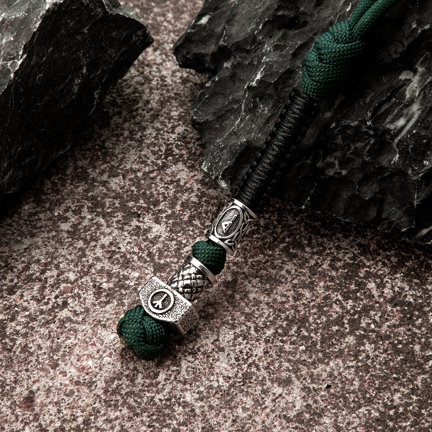 Norse Runes Beads Survival Rope Keychain Men's Lanyard Thor's Hammer Knife Pendant Keyring Car Key Accessories Handmade Jewelry