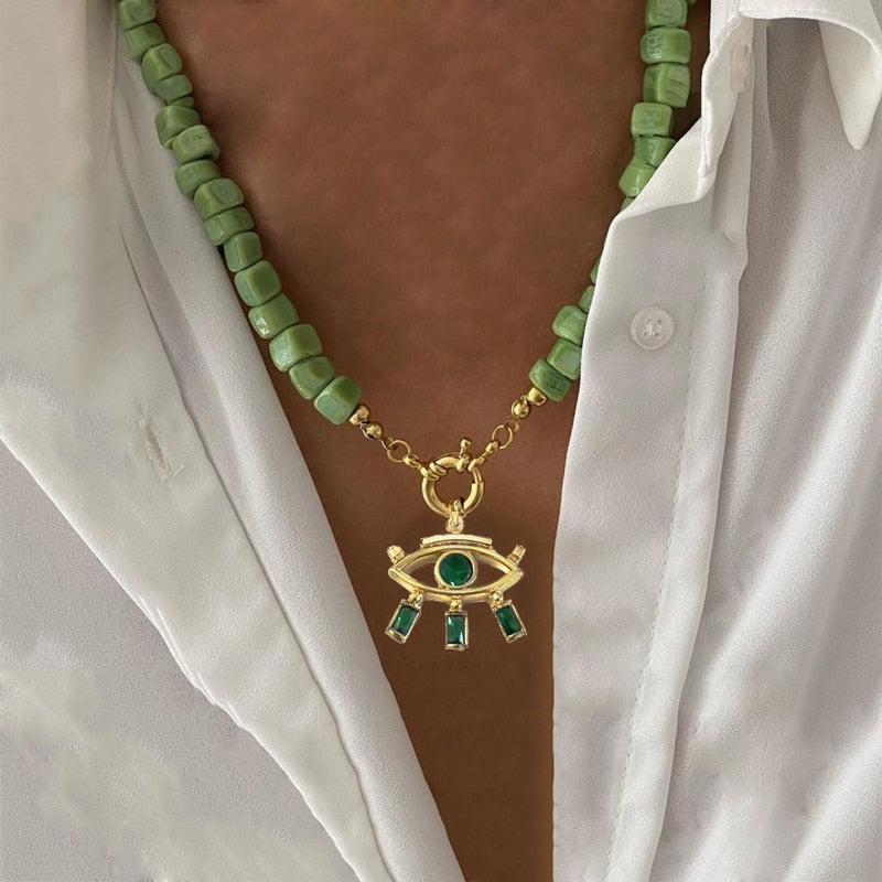 Fashion Classic White Rice Beads White Shell Stone Short Necklace Retro Charm Moon Eyes Pendant Jewelry Christmas Halloween Gift