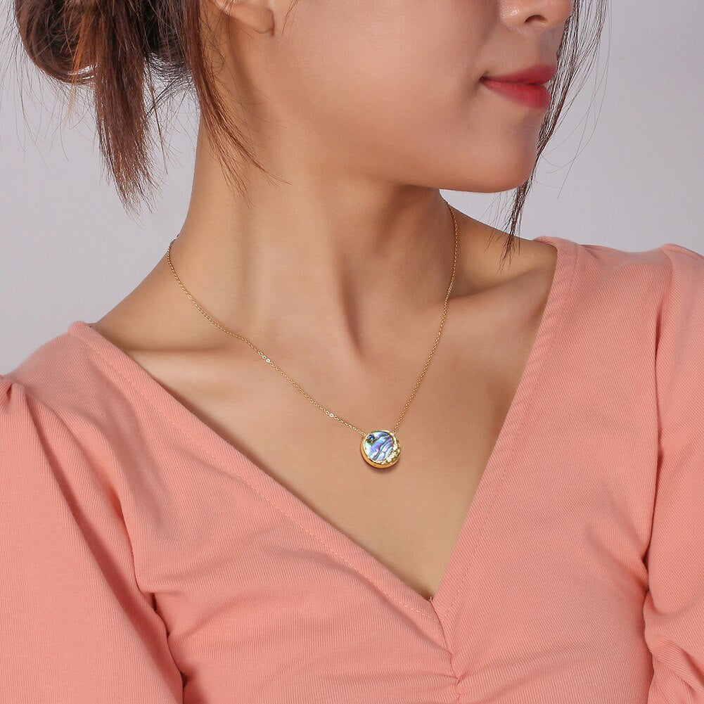 ORSA JEWELS 925 Sterling Silver Natural Abalone Shell Pendant with Unique AAAA Cubic Zirconia Necklace Jewelry for Women SN308