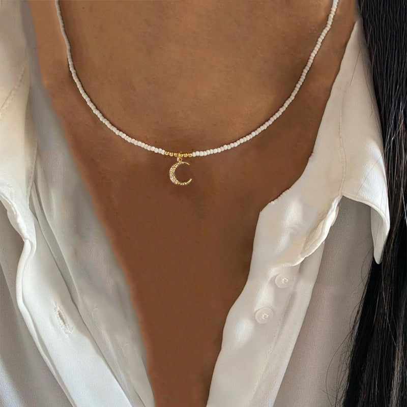 Fashion Classic White Rice Beads White Shell Stone Short Necklace Retro Charm Moon Eyes Pendant Jewelry Christmas Halloween Gift