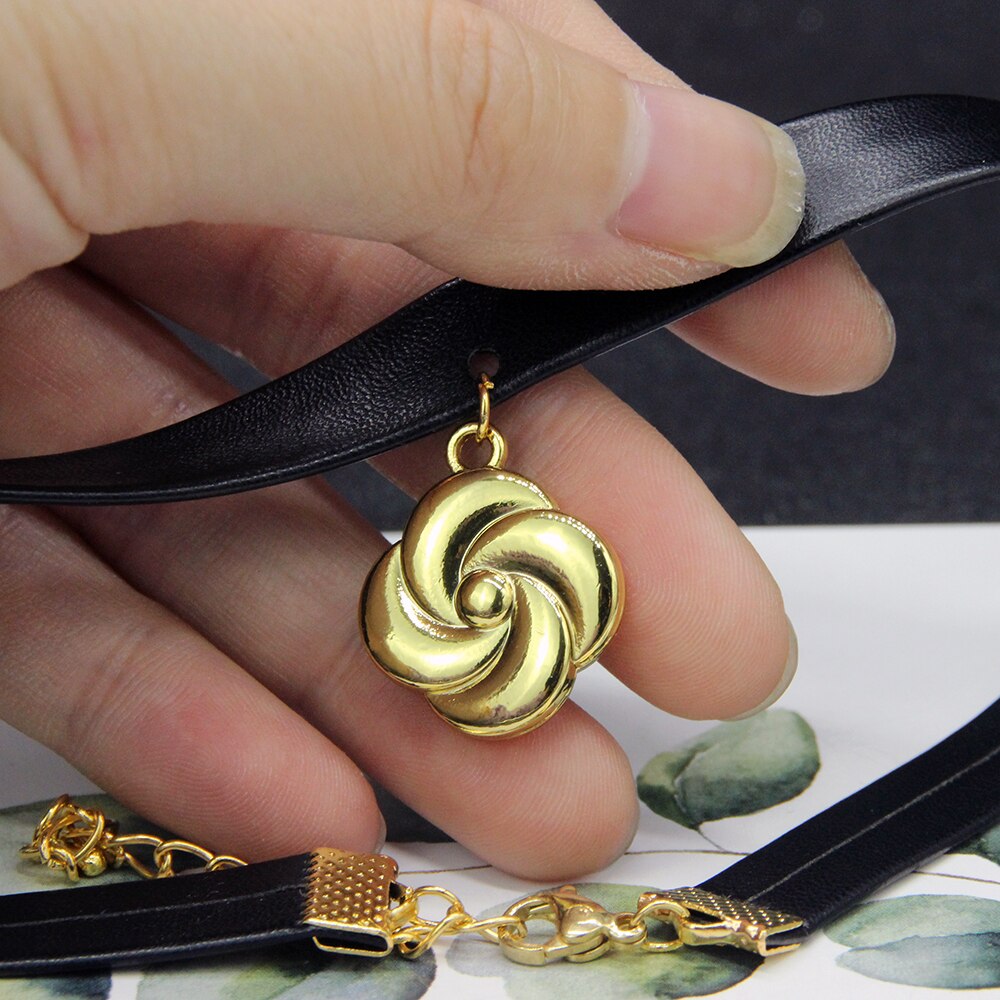 Anime SPY×FAMILY Yor Forger Cosplay Earrings Drop Golden Tapered Punk Women Ear Clips Fans Costumes Jewelry Gift