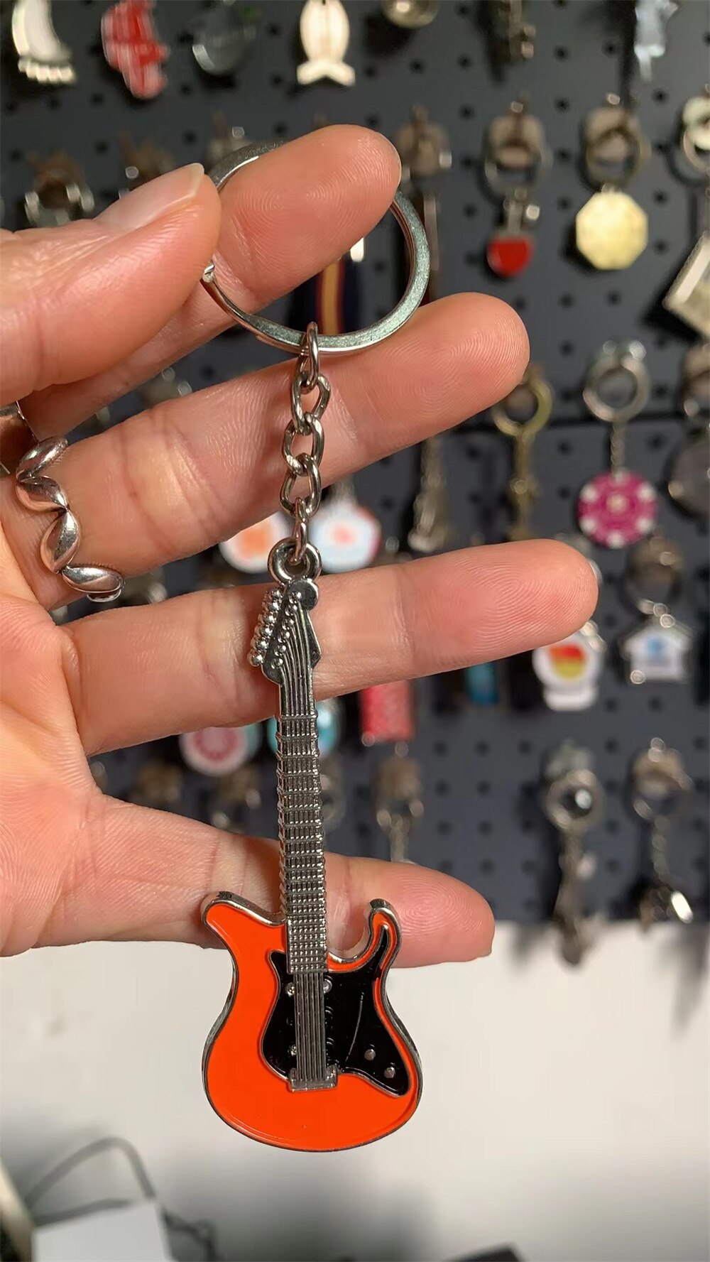 Guitar Key chain Metal 6 colour KeyChain Cute Musical Car Key Ring Silver Color pendant For Man Women Party Gift