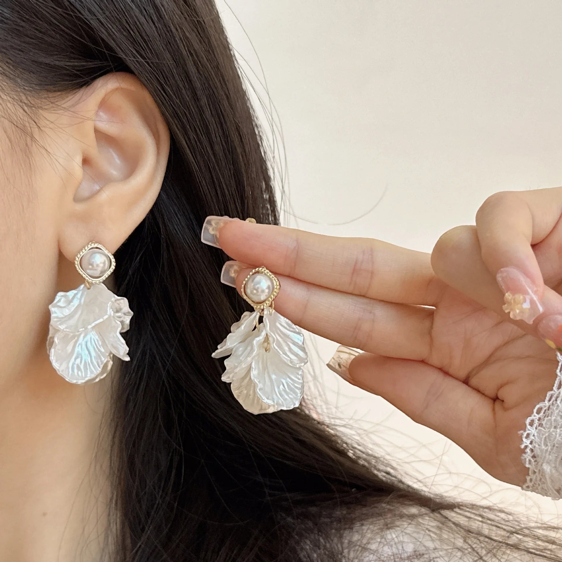 Glossy Shell Flower and Pearl Pendant Boho Earrings