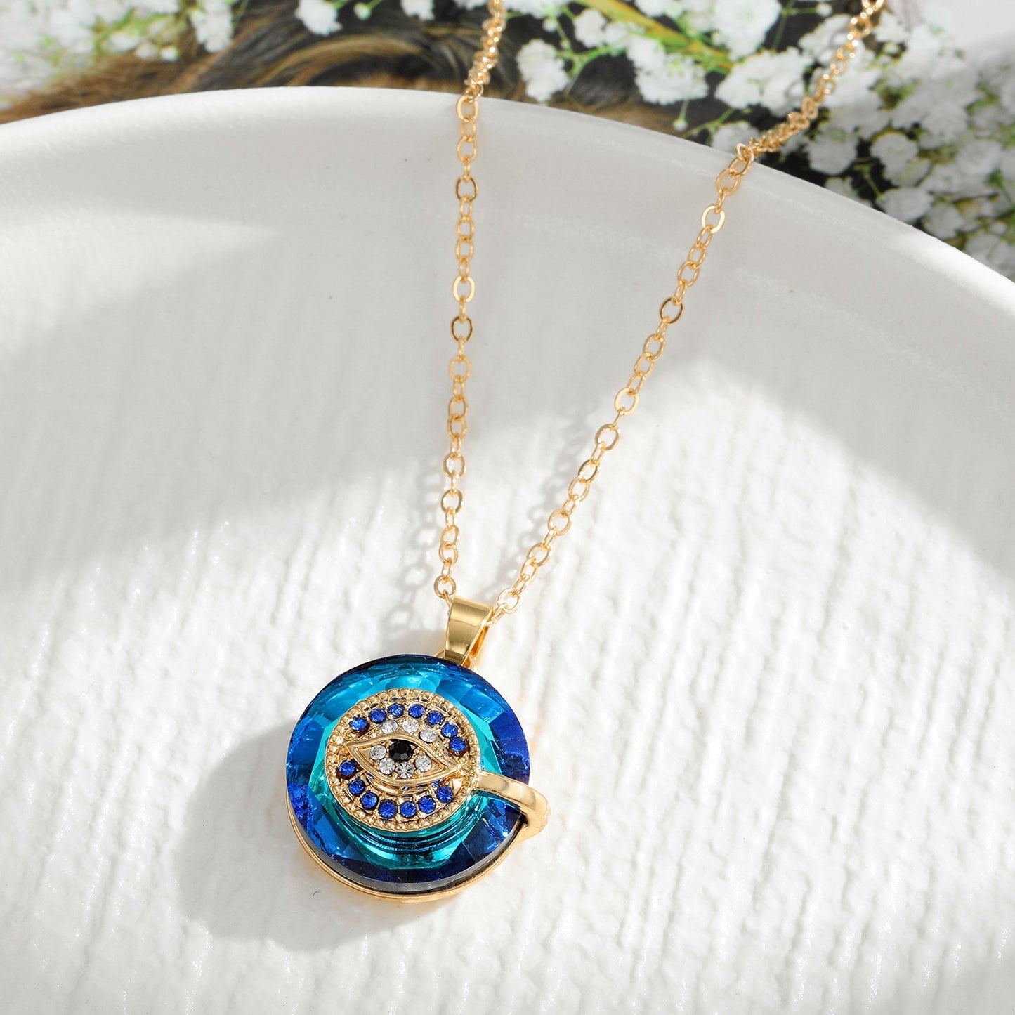 Fashion Evil Eye Pendant Necklaces for Women Men Vintage Crystal Rhinestone Geometric Blue Eye Sweater Chain Necklace Jewelry