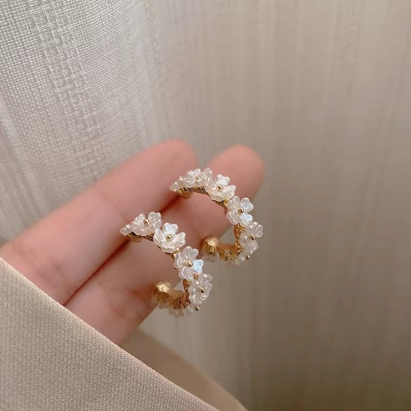 Circle Shell Flower Hoop Earrings For Women Fashion Sweet Metal Jewelry Oorbellen Gift