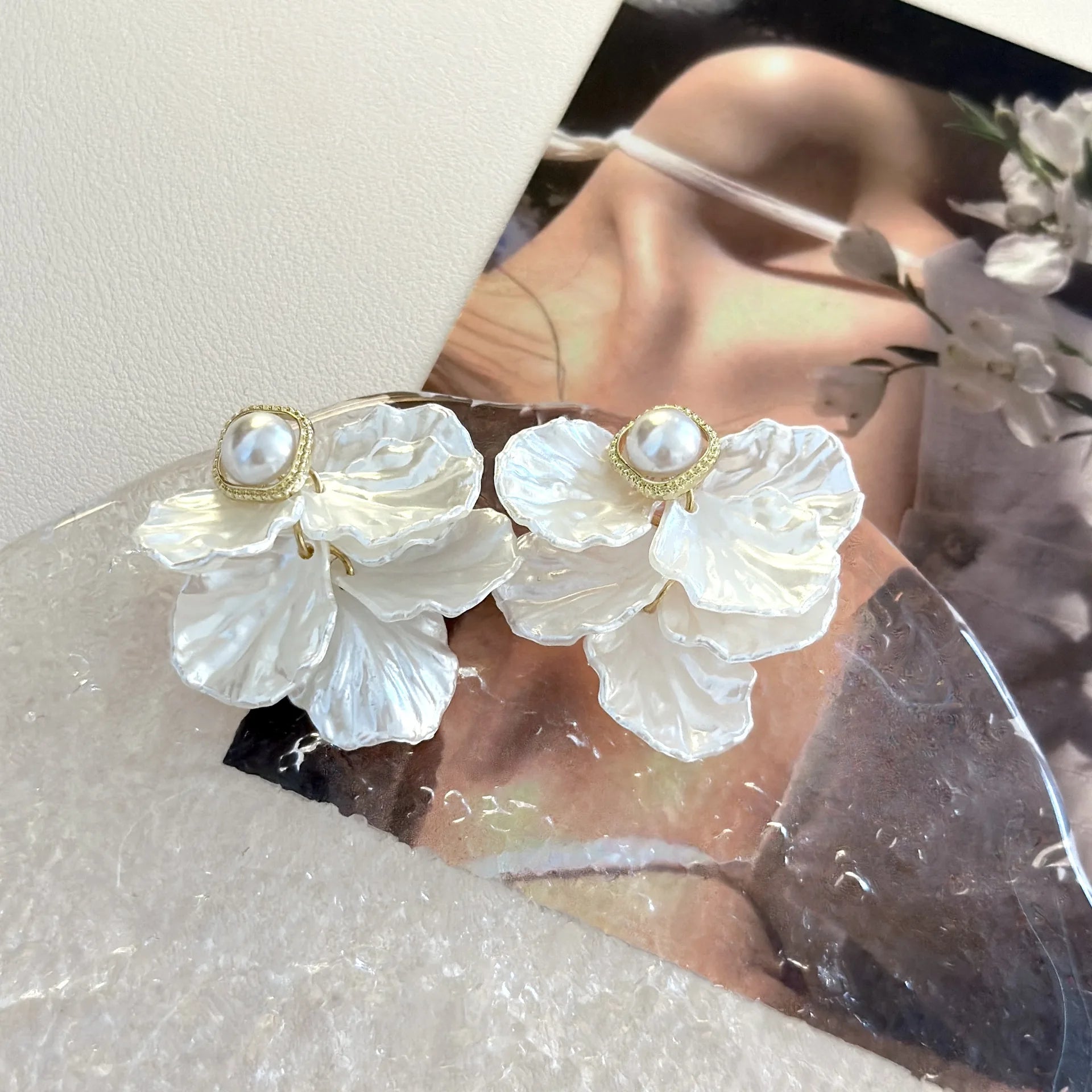 Glossy Shell Flower and Pearl Pendant Boho Earrings