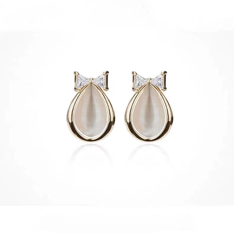 Pineapple Pearl Earrings French Retro High-quality Earrings Net Red Temperament Female Wave Earrings Prevent Allergy