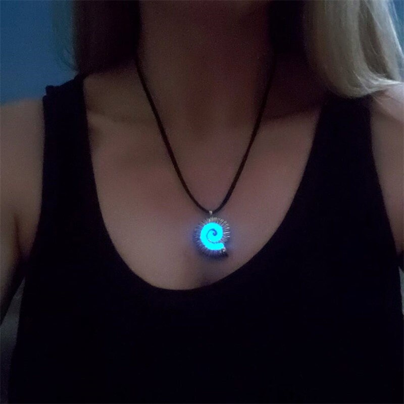 Dark Glowing Mermaid Conch Necklace Ariel Sound Sea Shell Necklace Witch Spiral Conch Costume Ladies Jewelry Gift