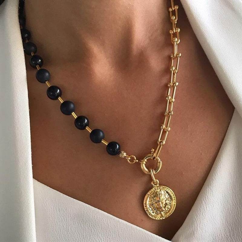 Fashion Classic White Rice Beads White Shell Stone Short Necklace Retro Charm Moon Eyes Pendant Jewelry Christmas Halloween Gift