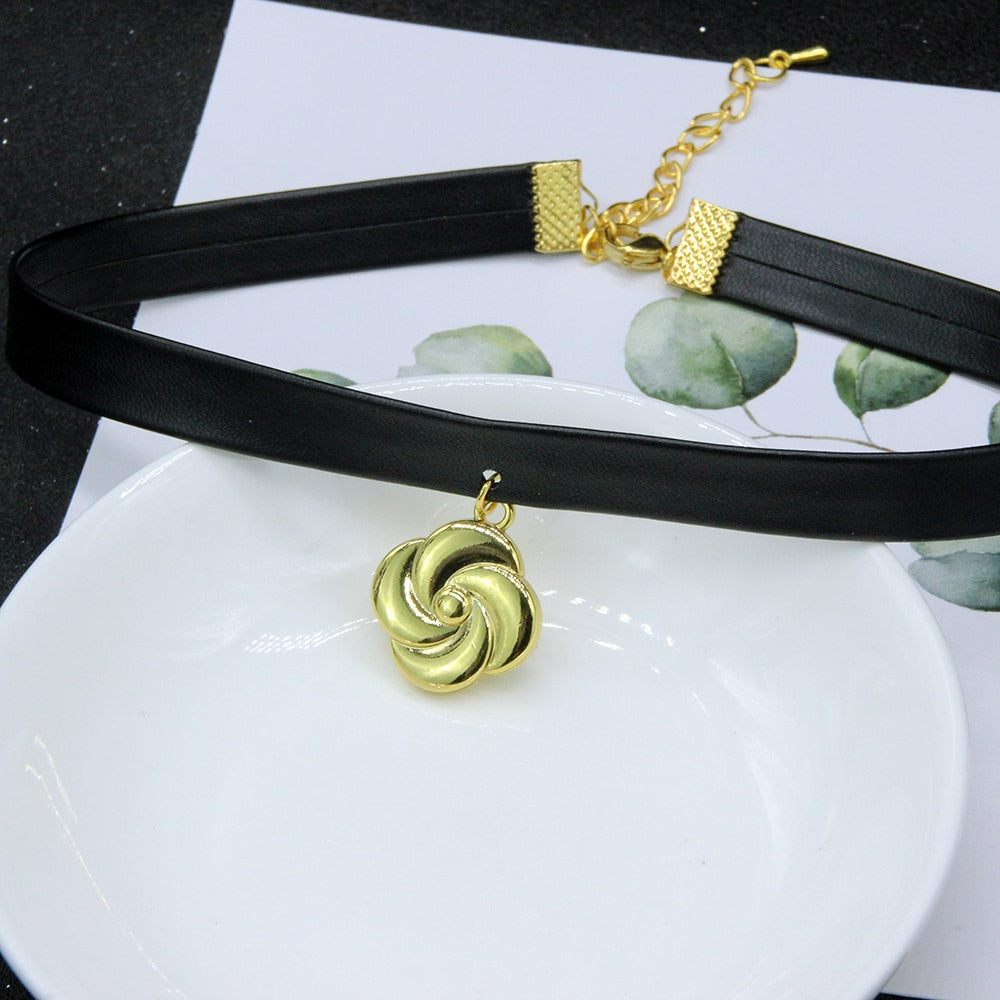 Anime SPY×FAMILY Yor Forger Cosplay Earrings Drop Golden Tapered Punk Women Ear Clips Fans Costumes Jewelry Gift