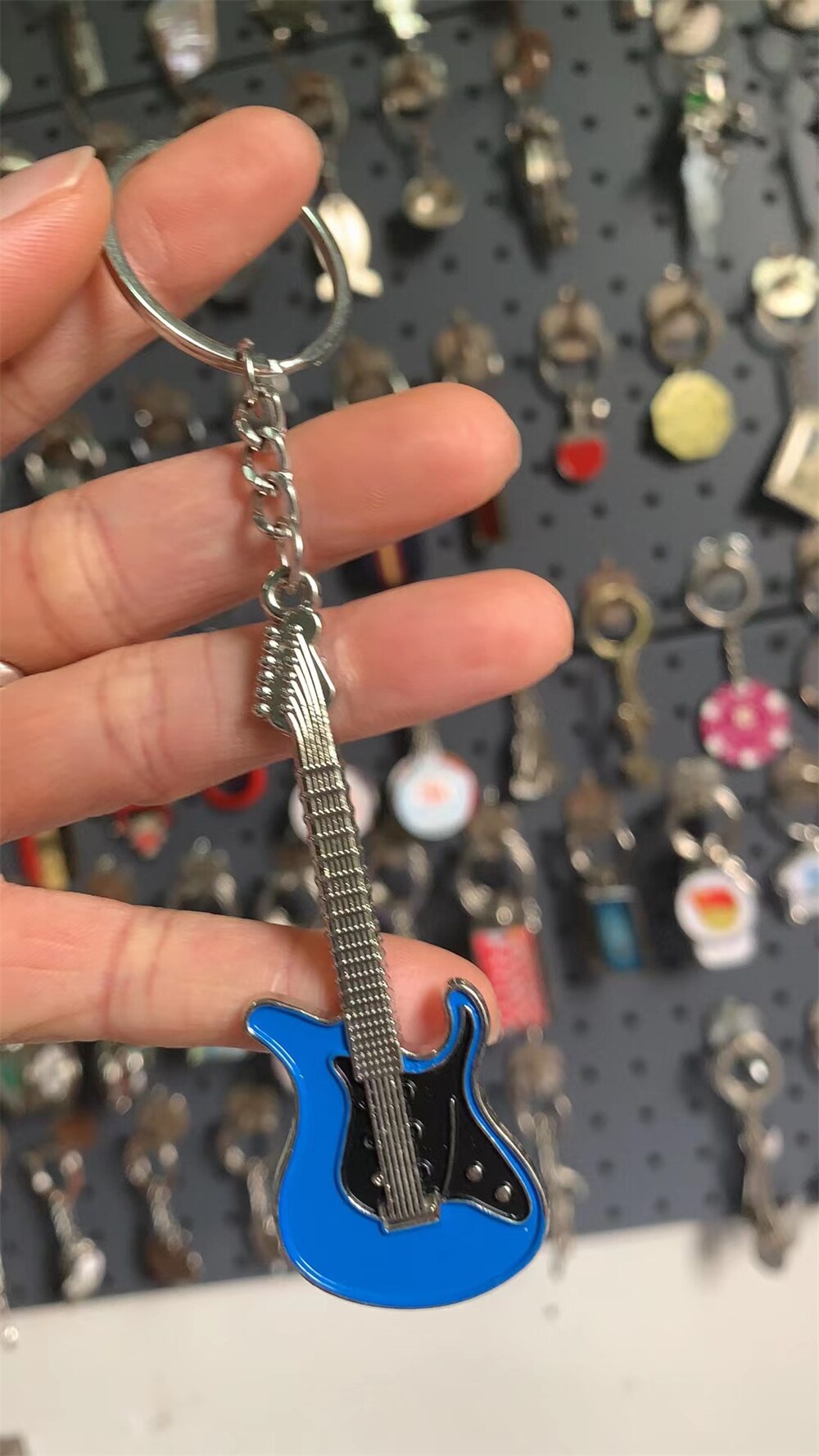 Guitar Key chain Metal 6 colour KeyChain Cute Musical Car Key Ring Silver Color pendant For Man Women Party Gift
