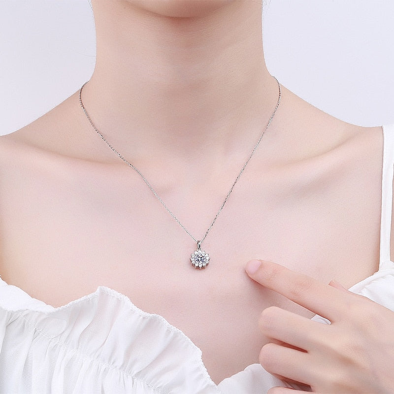 Butterflykiss In 925 Sterling Silver Sunflower Pendant Necklace For Women 1.0CT VVS1 Moissanite Diamond Wedding Jewelry Gift