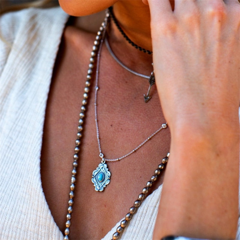 Vintage Style Inlaid Blue Color Stones Geometric Square Pattern Pendant Necklace Unique Personality Women Metal Jewelry Gift