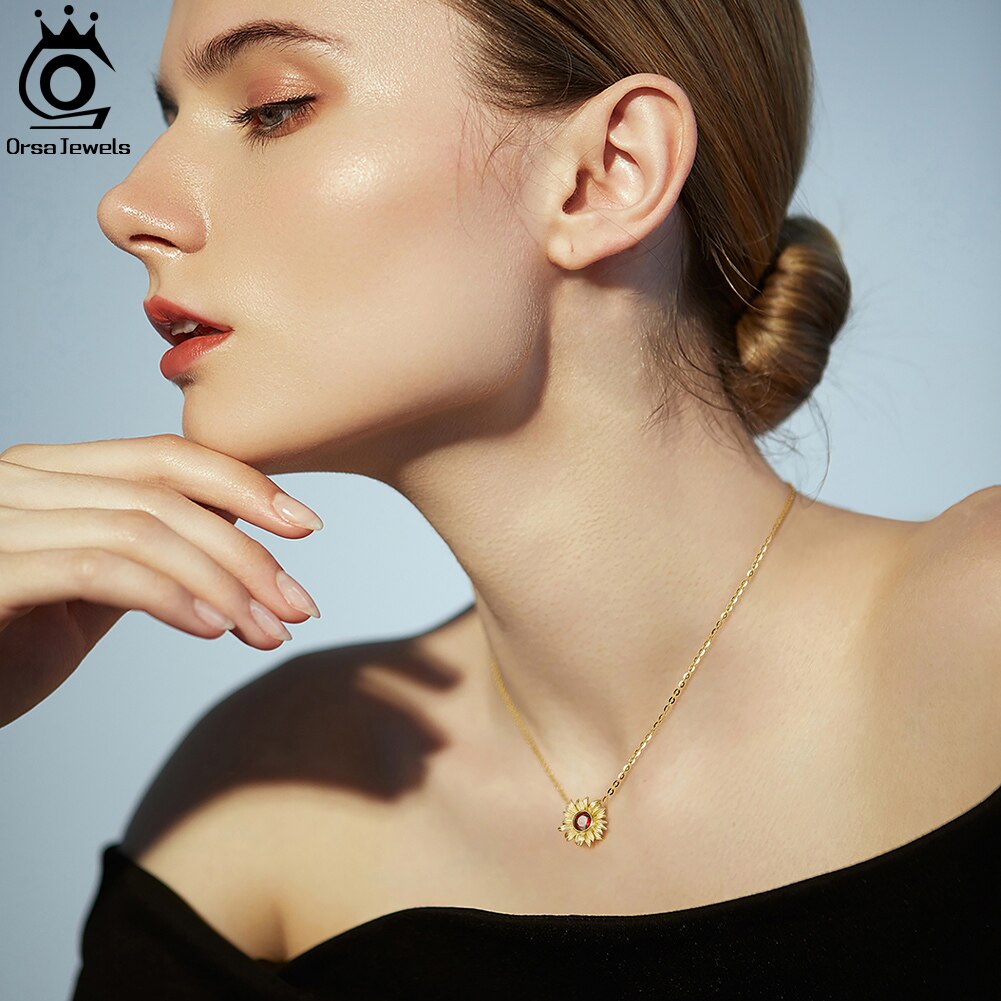 ORSA JEWELS Genuine Natural Garnet 925 Silver Sunflower Design Pendant Necklace for Women Fashion Gemstone Jewelry Gift GMN22