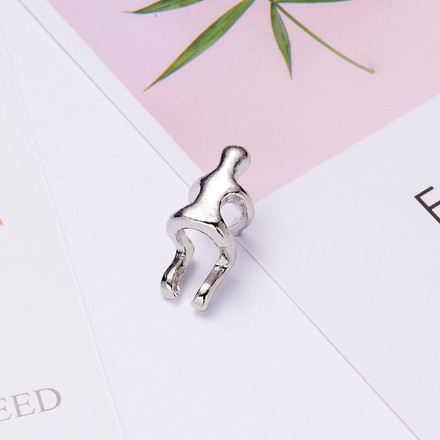 Personality Green Frog Ear Cuffs Clip Earrings for Women Girls Cute Cartoon Animal No Piercing Aesthetic Earring Jewelry Gifts