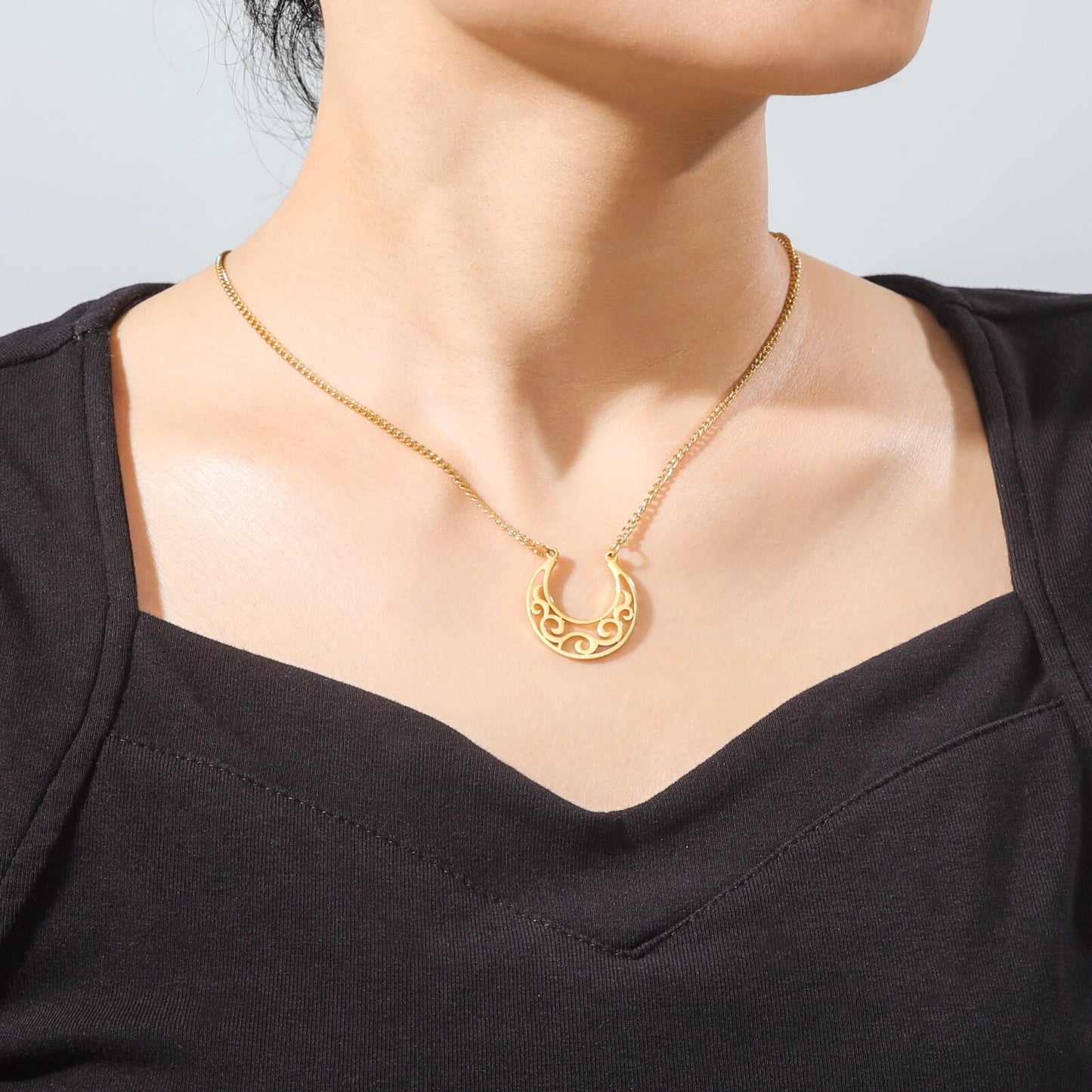 Hollow Flower Filigree Crescent Pendant Necklaces Personality Moon Women Necklace Cut Out Golden Stainless Steel Jewelry