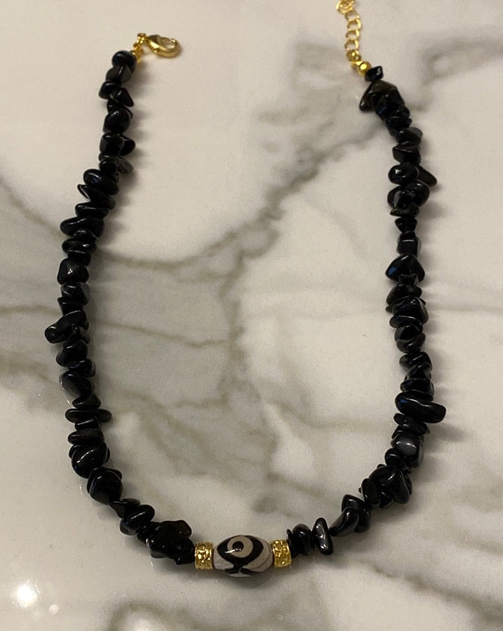 Fashion Classic White Rice Beads White Shell Stone Short Necklace Retro Charm Moon Eyes Pendant Jewelry Christmas Halloween Gift
