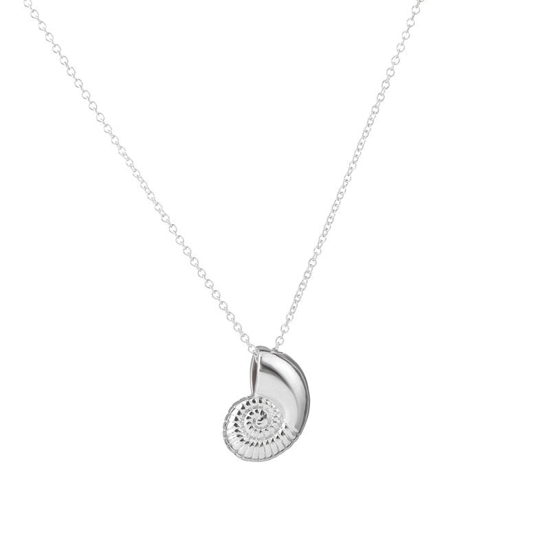 European and American Fashion Personality Simple Conch Necklace Snail Shell Pendant Collarbone Chain Jewelry Women Gift