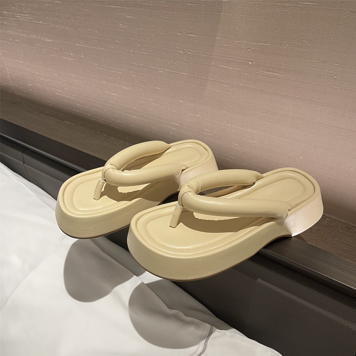 FAFA Slippers Female Summer Outside Wear 2023 New Thick Bottom Clip Toe Sandals Fashion Cream Bread Bubble Slippers Flip-flops