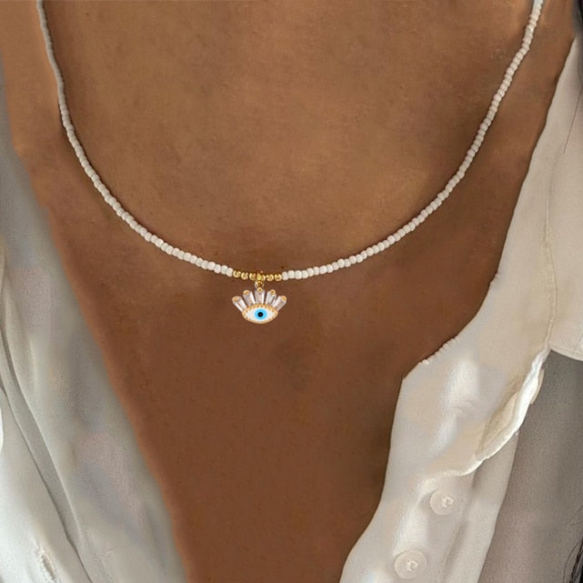 Fashion Classic White Rice Beads White Shell Stone Short Necklace Retro Charm Moon Eyes Pendant Jewelry Christmas Halloween Gift