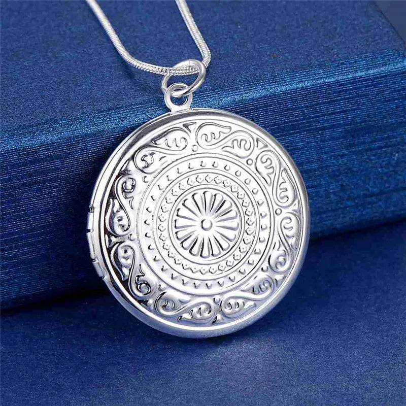 Sterling Silver Seashell Photo Frame Pendant Snake Chain Necklace