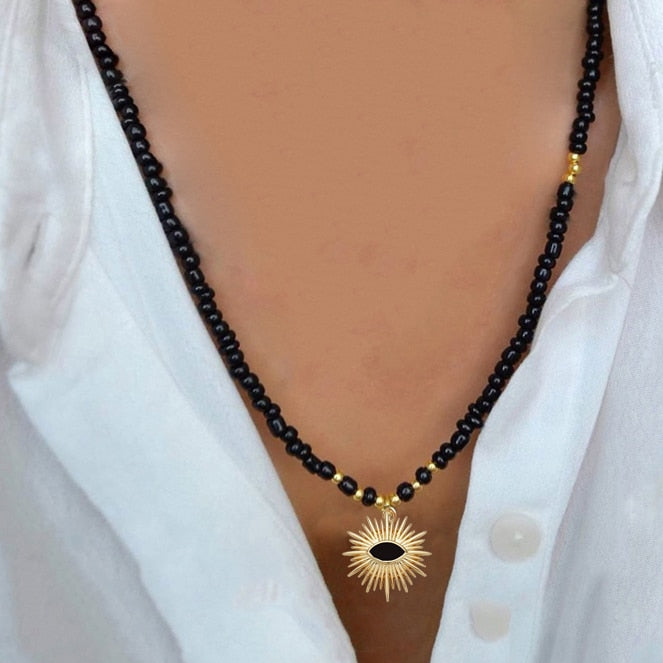 Fashion Classic White Rice Beads White Shell Stone Short Necklace Retro Charm Moon Eyes Pendant Jewelry Christmas Halloween Gift