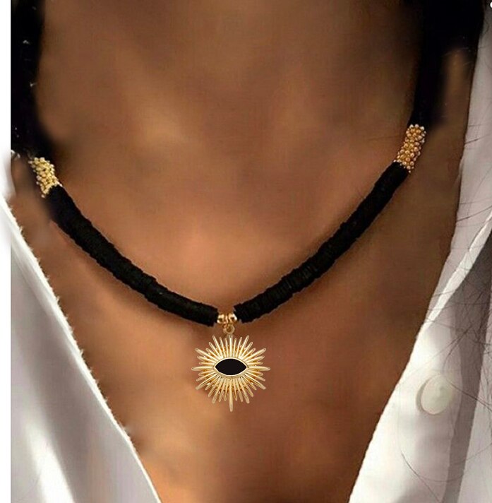 Fashion Classic White Rice Beads White Shell Stone Short Necklace Retro Charm Moon Eyes Pendant Jewelry Christmas Halloween Gift