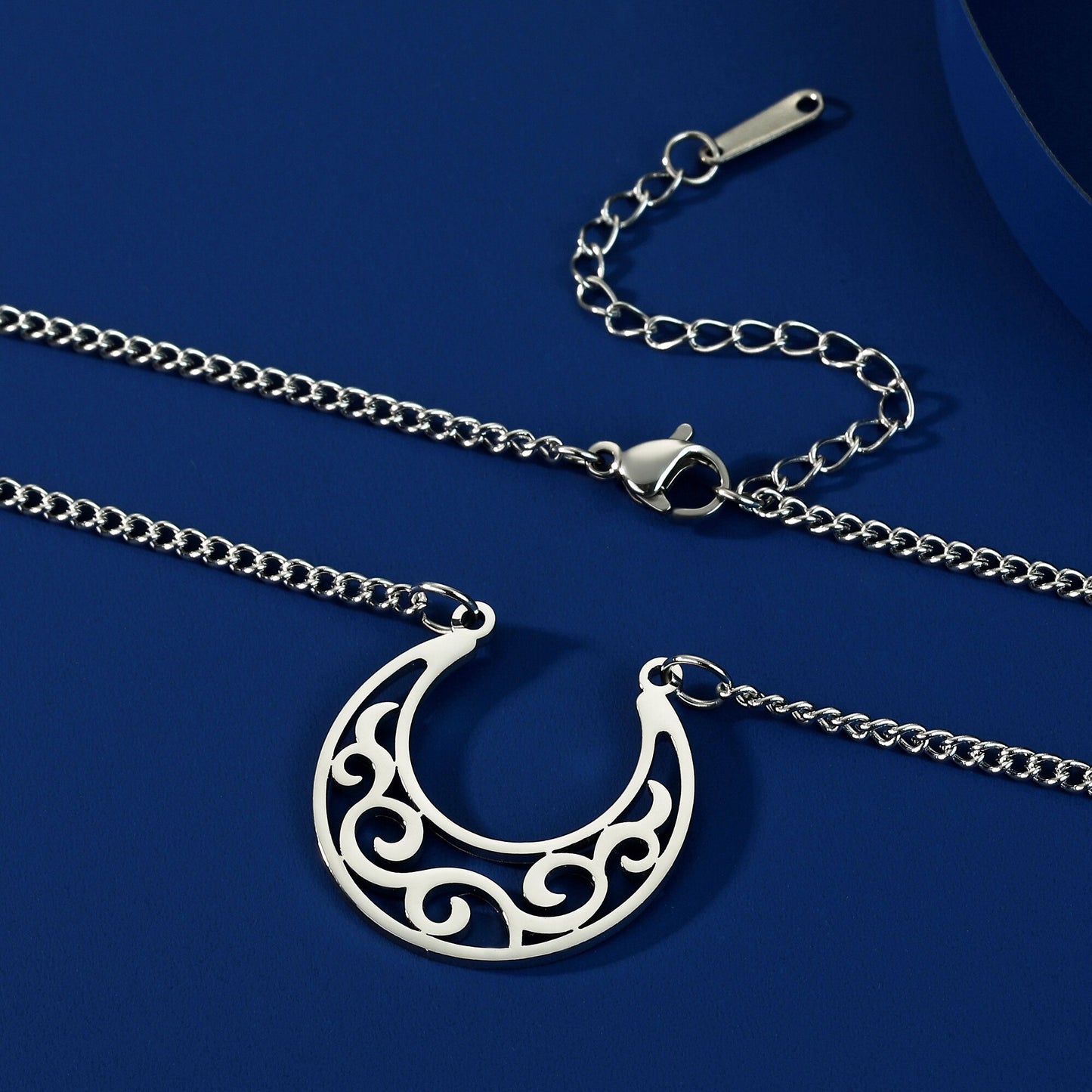 Hollow Flower Filigree Crescent Pendant Necklaces Personality Moon Women Necklace Cut Out Golden Stainless Steel Jewelry
