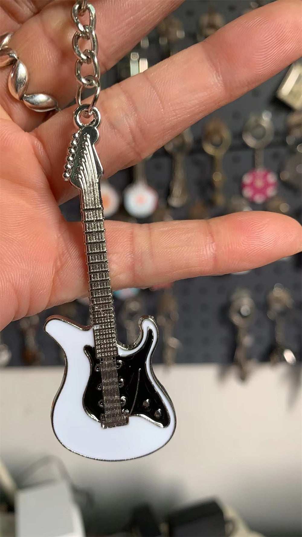 Guitar Key chain Metal 6 colour KeyChain Cute Musical Car Key Ring Silver Color pendant For Man Women Party Gift