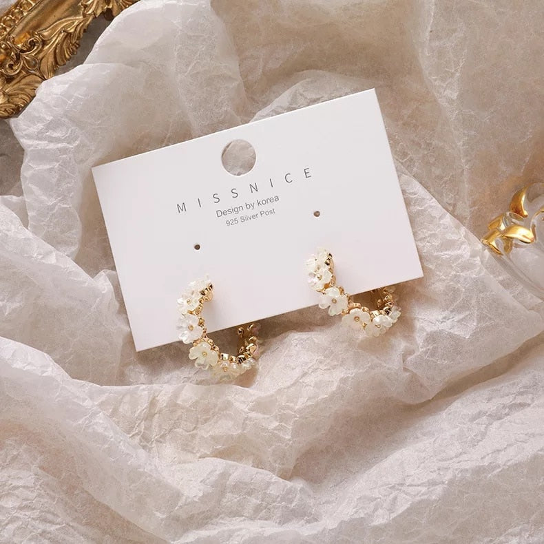 Circle Shell Flower Hoop Earrings For Women Fashion Sweet Metal Jewelry Oorbellen Gift