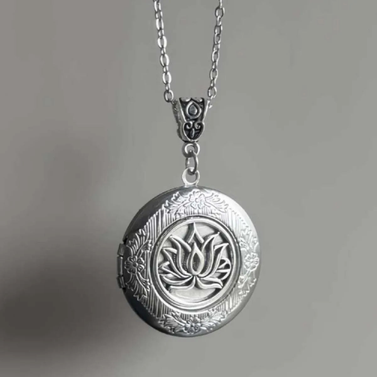 Carved Lotus Photo Locket Choker, Retro Ethnic Memory Talisman
