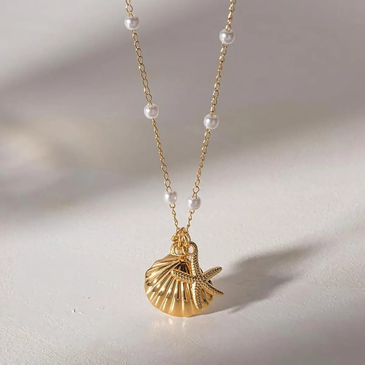 Waterproof Gold Titanium Steel Shell and Conch Paperclip Choker