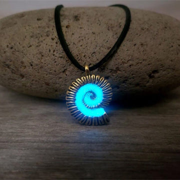 Dark Glowing Mermaid Conch Necklace Ariel Sound Sea Shell Necklace Witch Spiral Conch Costume Ladies Jewelry Gift - Charlie Dolly