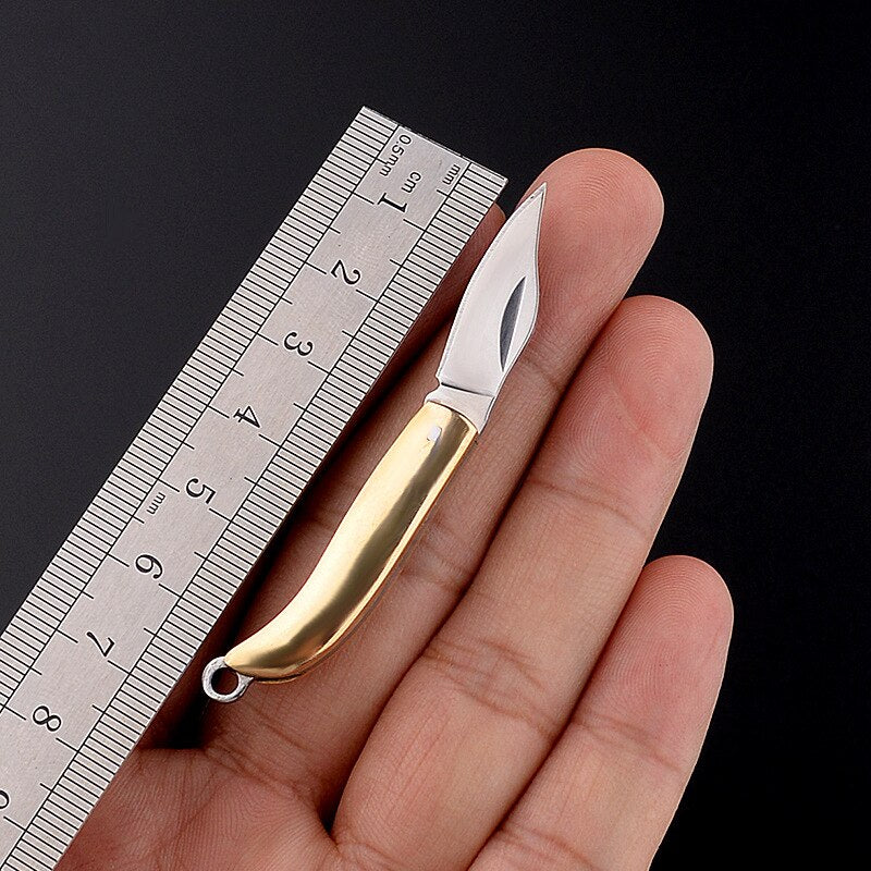 1pc Outdoor EDC Mini Folding Knife Pocket Self-defense Knife Exquisite Brass Knife Keychain Demolition Express Unpacking Knife