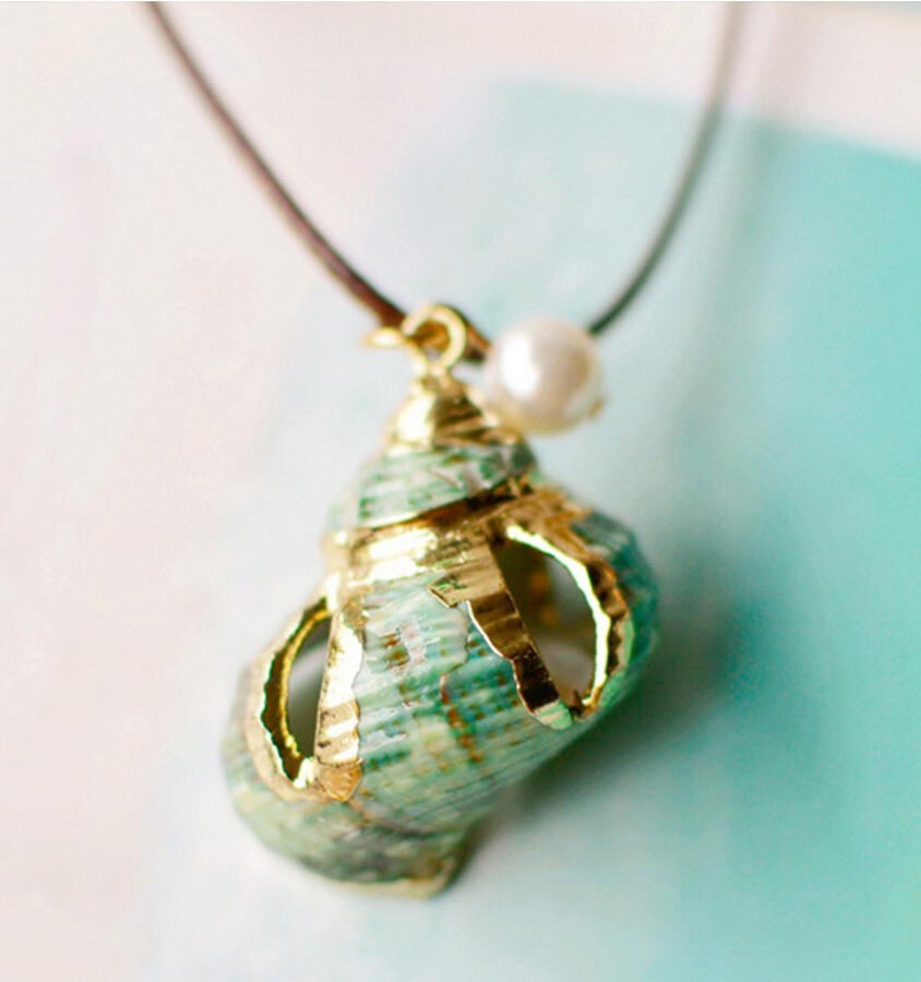 ZWPON Tropical Natural Sea Shell Choker Necklace Cowrie Leather Chain Bohemian Summer Jewellery Girlfriend Valentine's Day - Charlie Dolly