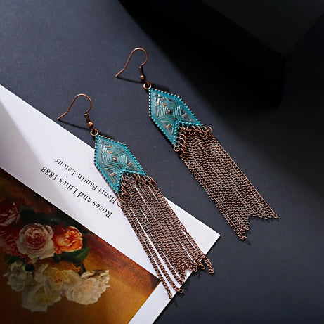 أقراط متدلية مصنوعة من سبائك البرونز العتيق للنساء أقراط Jhumka الهندية ذات سلسلة طويلة بوهو تريبل