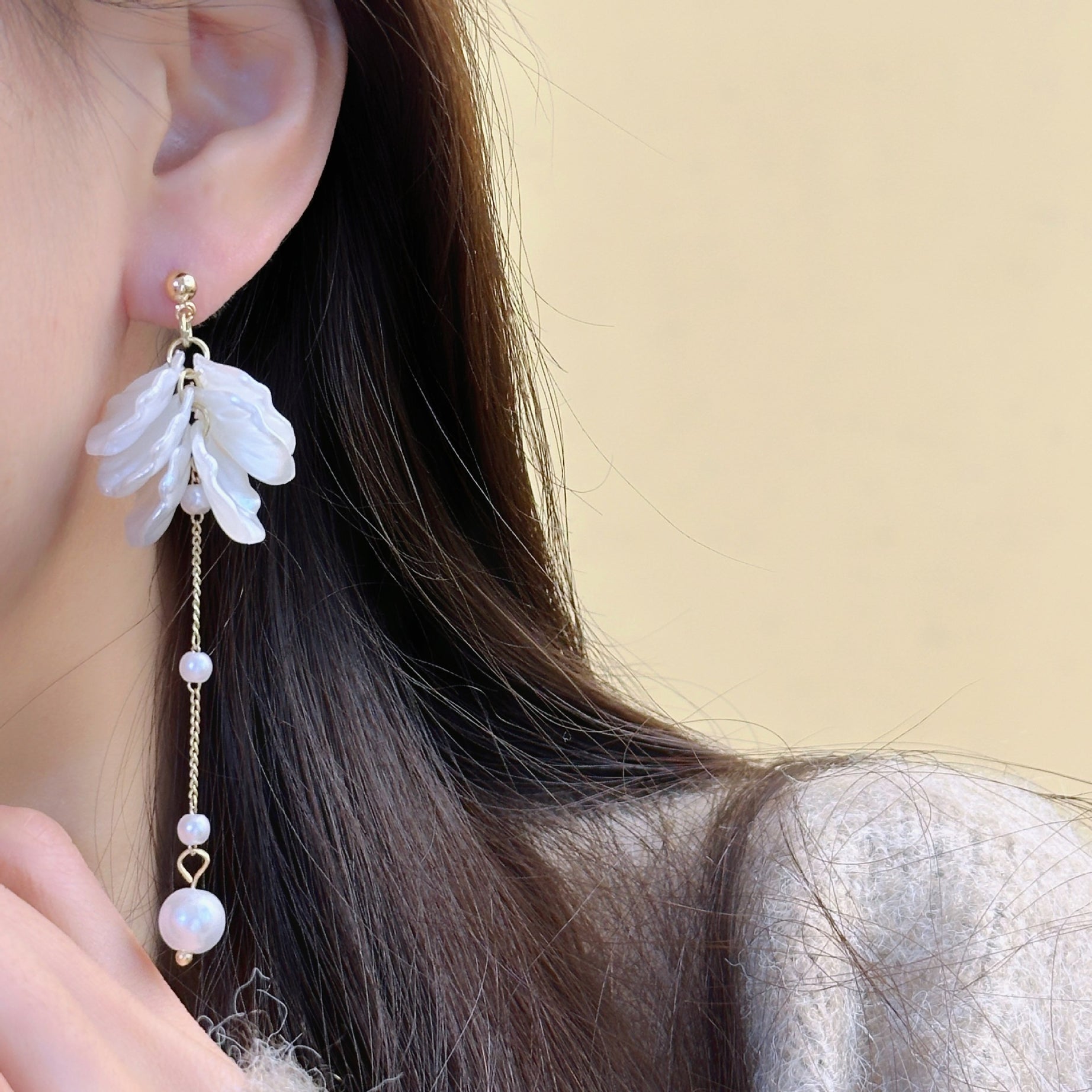 Glossy Shell Flower and Pearl Pendant Boho Earrings